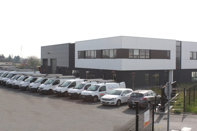 Locaux d'Air Clim à Loison Sous Lens et parc automobile des utilitaires de nos experts de la climatsation, de la plomberie, de la ventilation et du chauffage